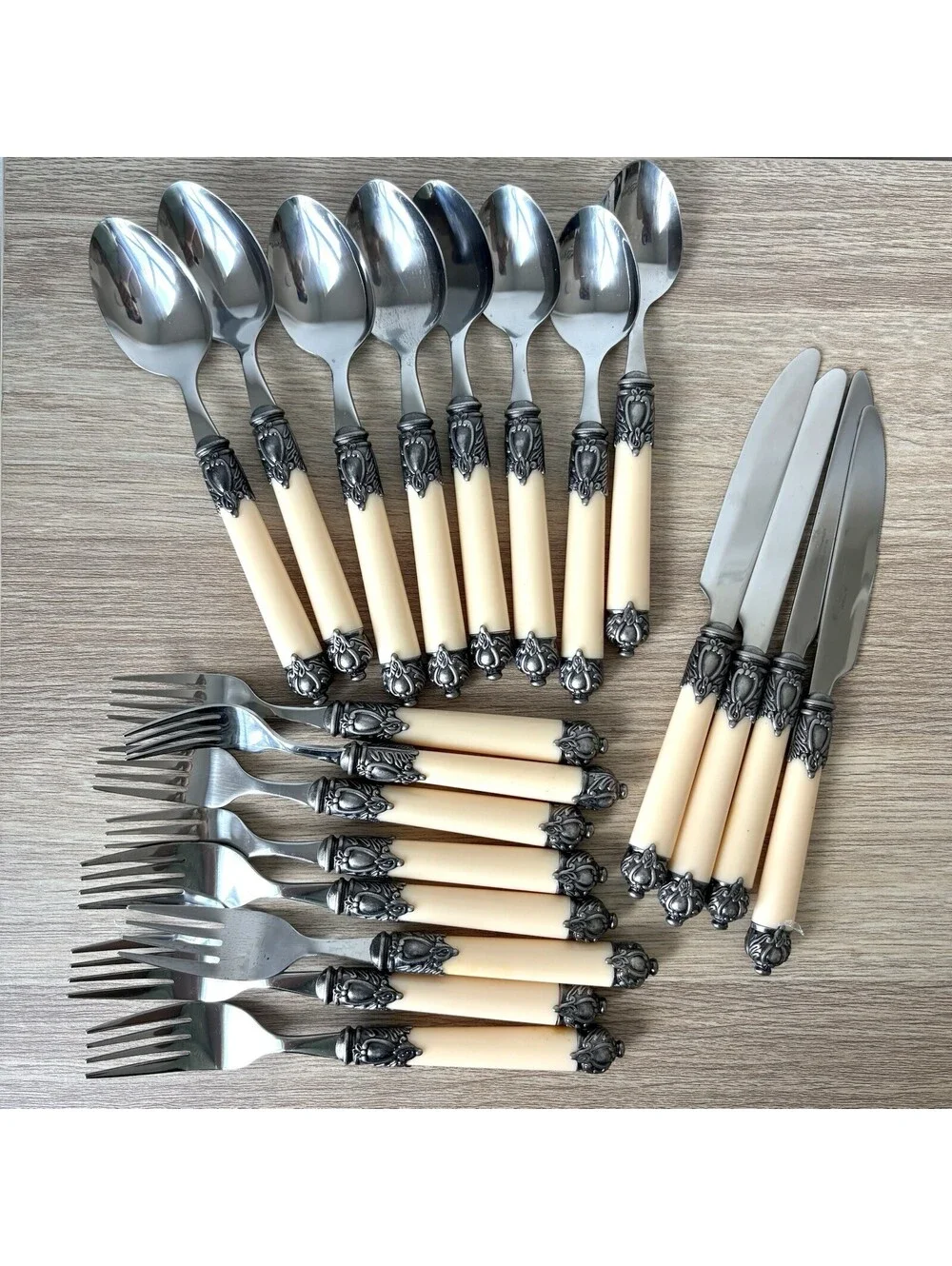 20 Pc Hampton Silversmith San Remo Cream Handle Stainless Flatware Set
